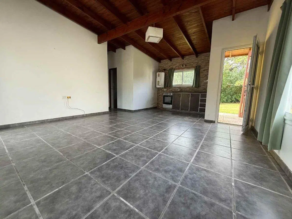 Casa 3 ambientes con gran parque 5