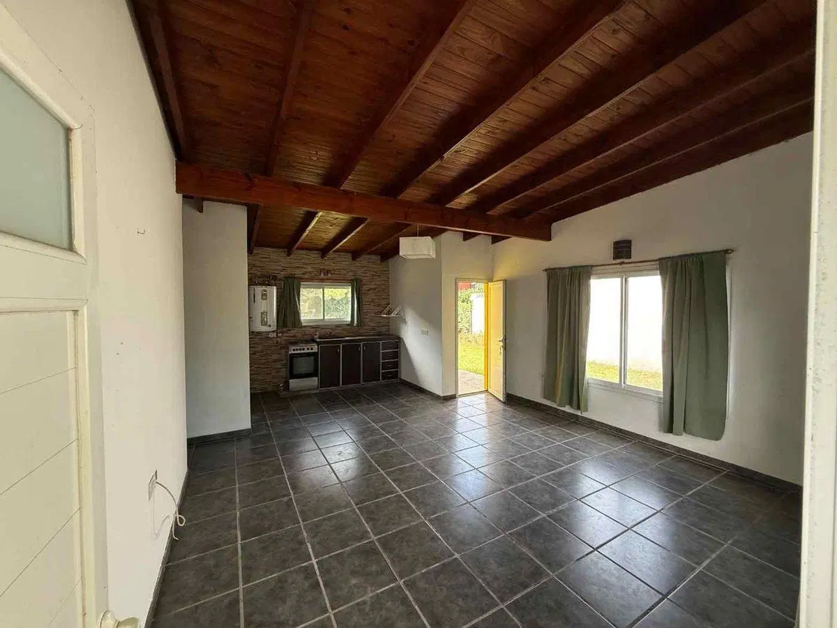 Casa 3 ambientes con gran parque 4