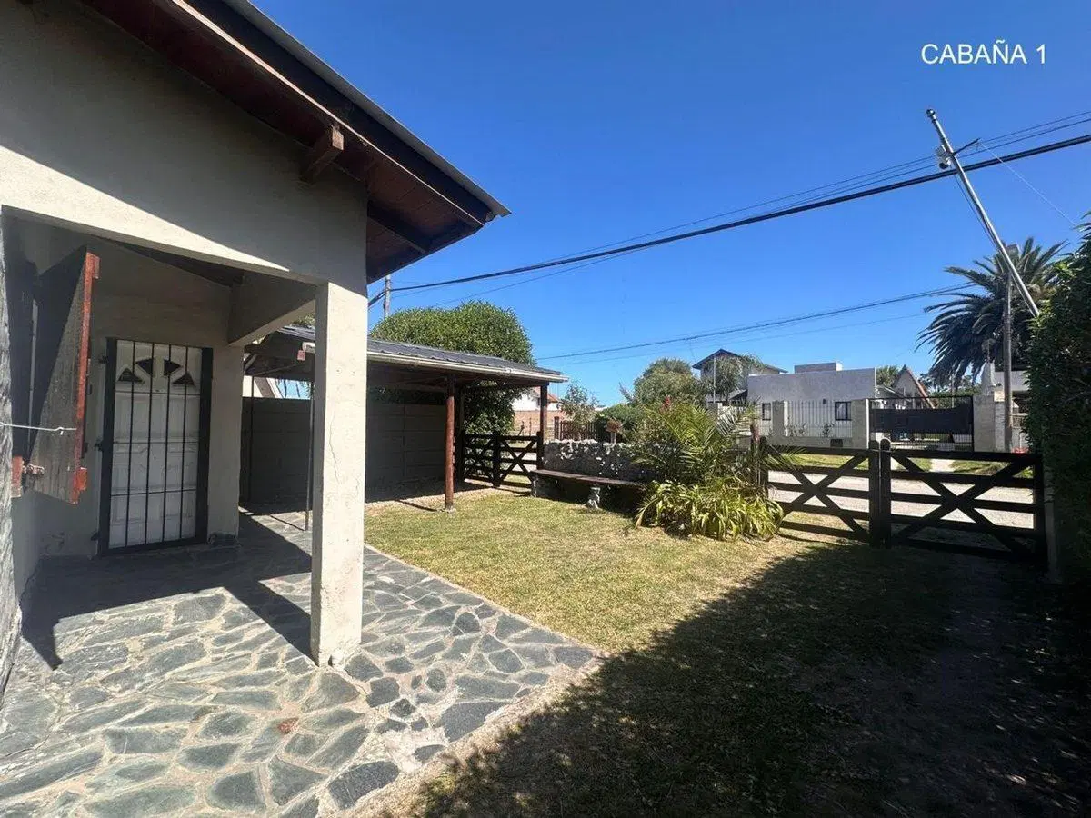 Complejo de 2 cabañas de 3Amb con jardín y cochera 5