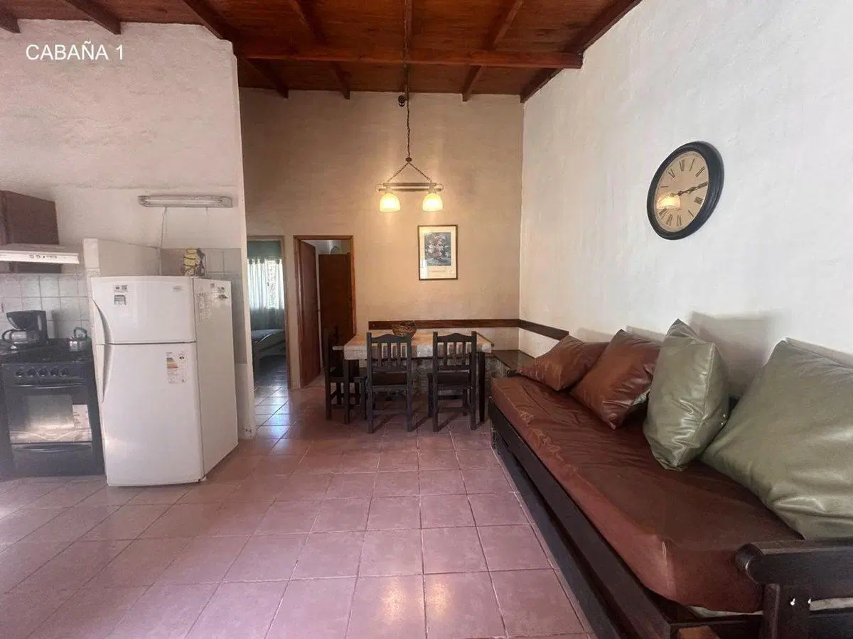 Complejo de 2 cabañas de 3Amb con jardín y cochera 3