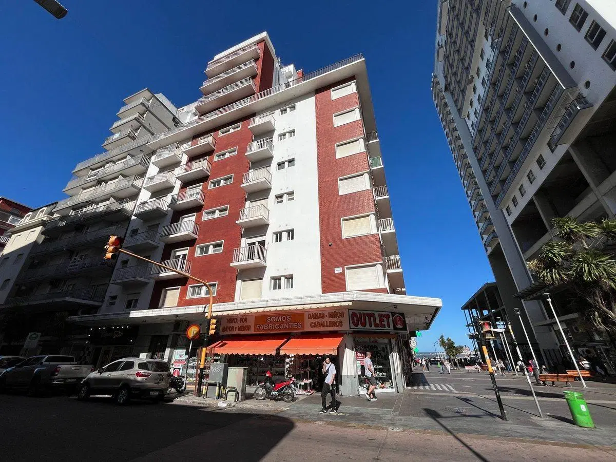 DPTO 3 AMB EN VENTA EN CENTRO AL FRENTE CON BALCON 2
