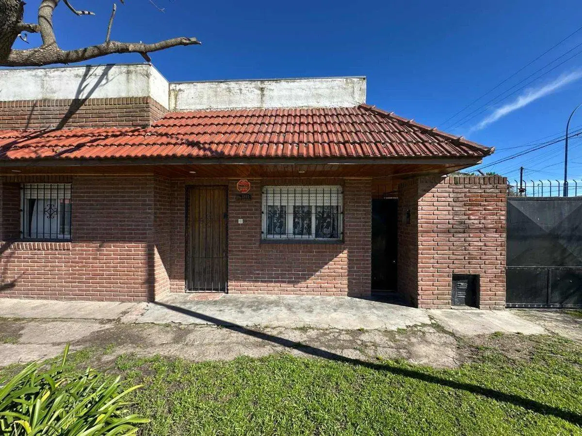 CASA 3 AMBIENTES C/COCHERA QUINCHO JARDÍN Y PATIO 2