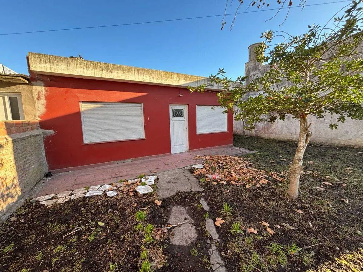 Lote con casa a reciclar Villa primera 3