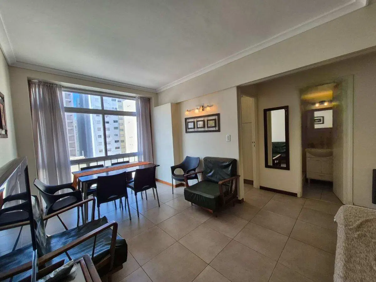 Venta Depto 2 ambientes al frente zona Guemes 4