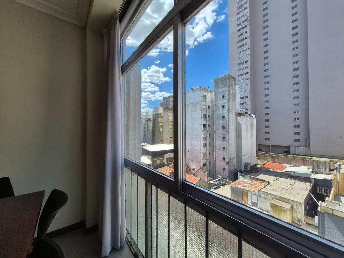 Venta Depto 2 ambientes al frente zona Guemes 5