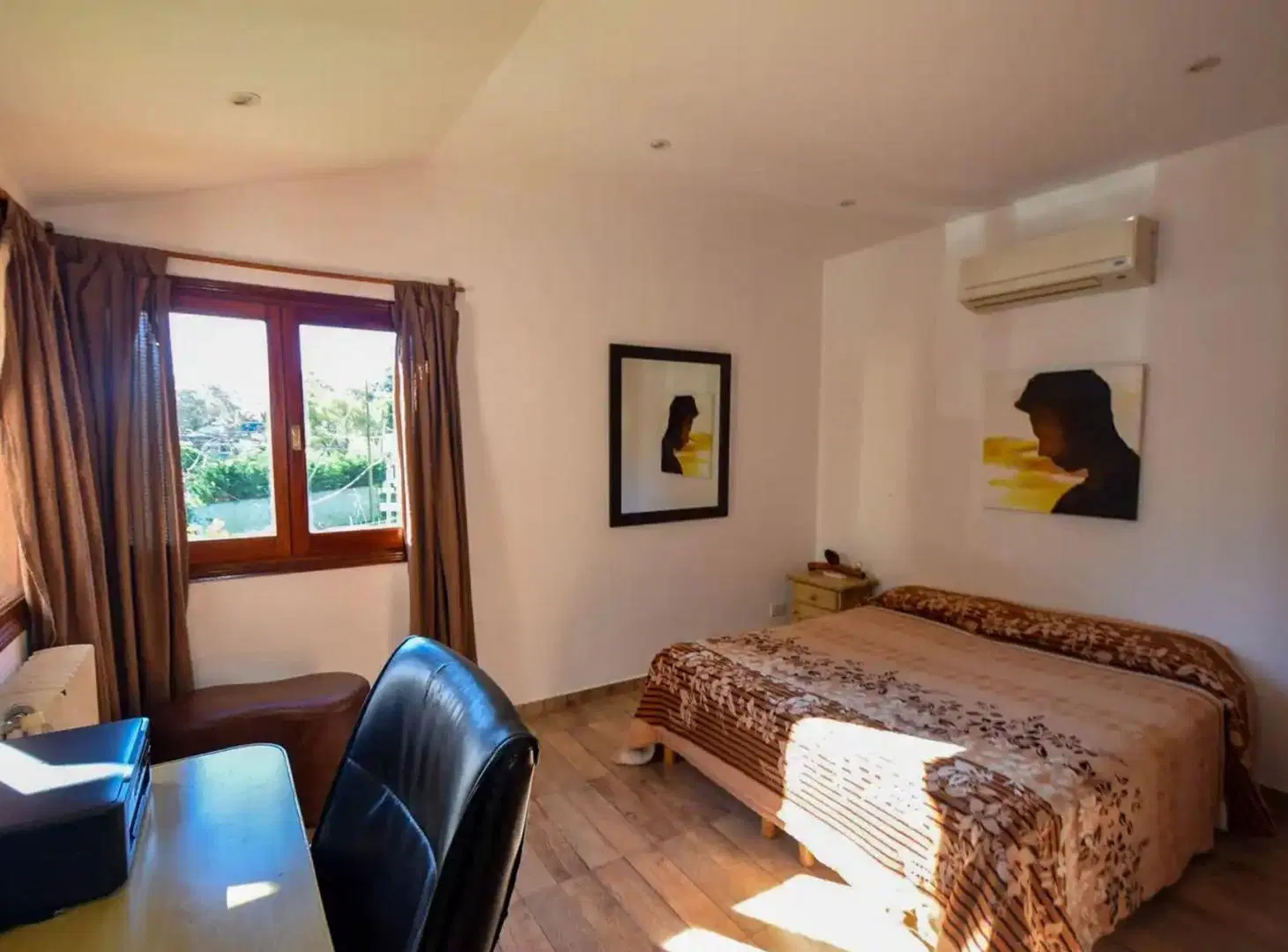 VENTA DE CASA 4 AMB DOBLE COCHERA,PARQUE Y PILETA 4
