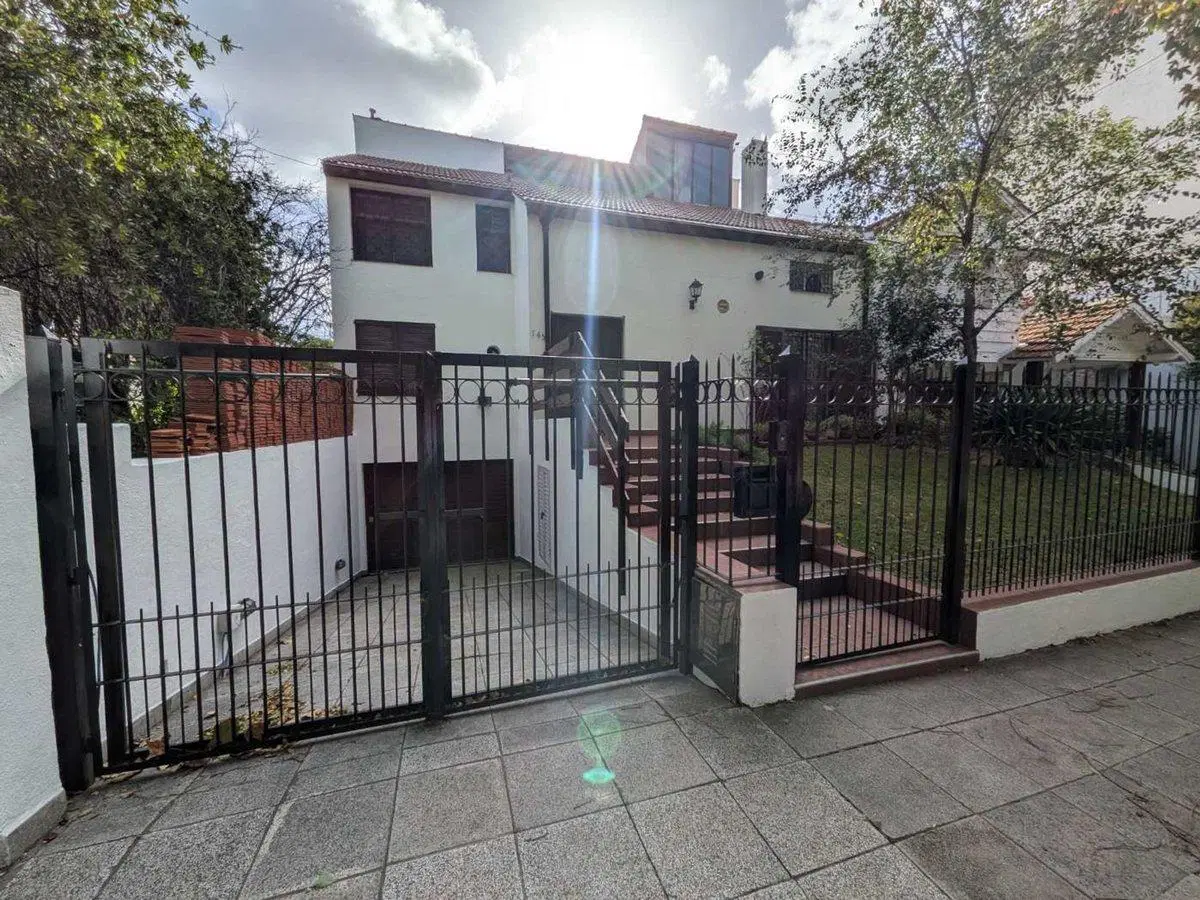 Exclusiva Casa en Zona I Miramar, Excelente Estado 3