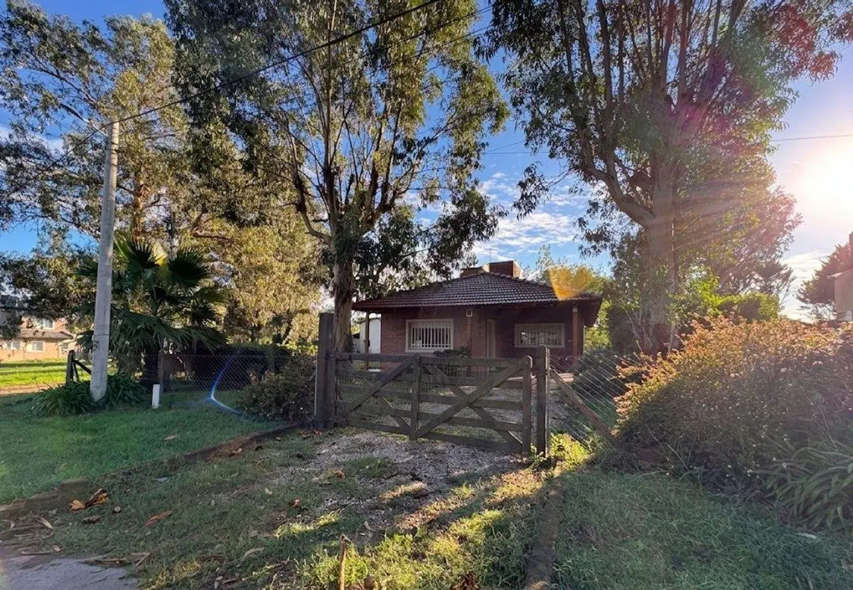 VENTA CASA 3 AMBIENTES LAS LOMAS + TERRENO 400 M 2