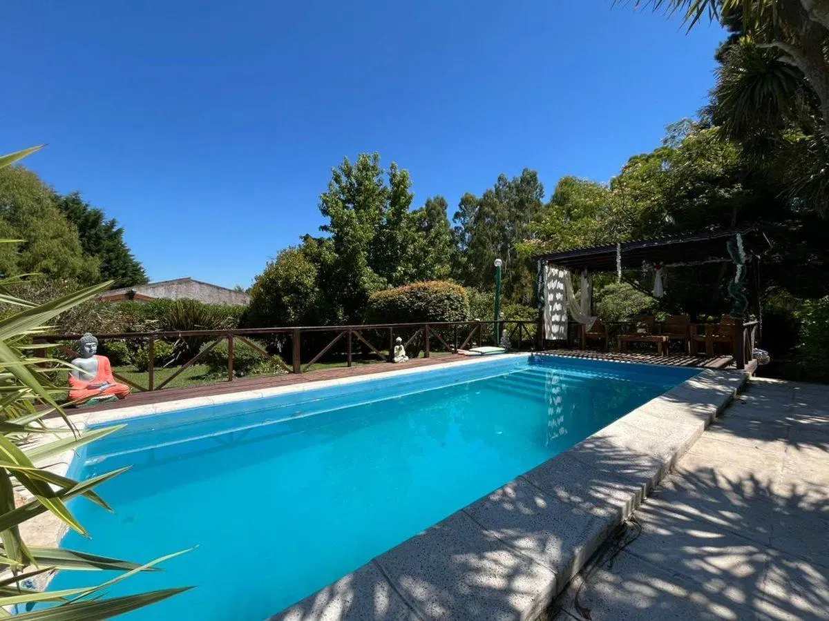 Casa en Colinas Verdes con pileta y 2 lotes 3
