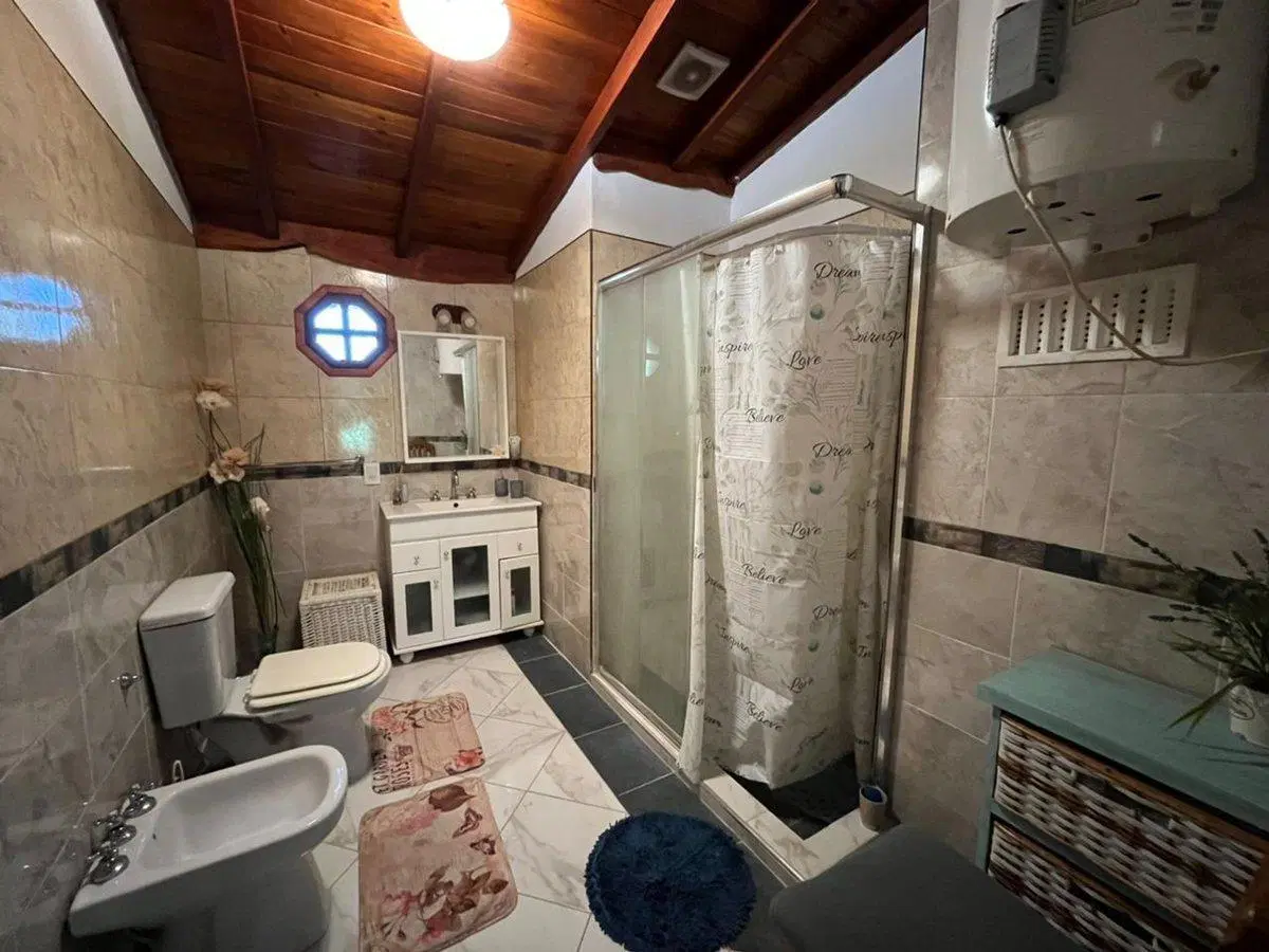 Casa en Colinas Verdes con pileta y 2 lotes 5