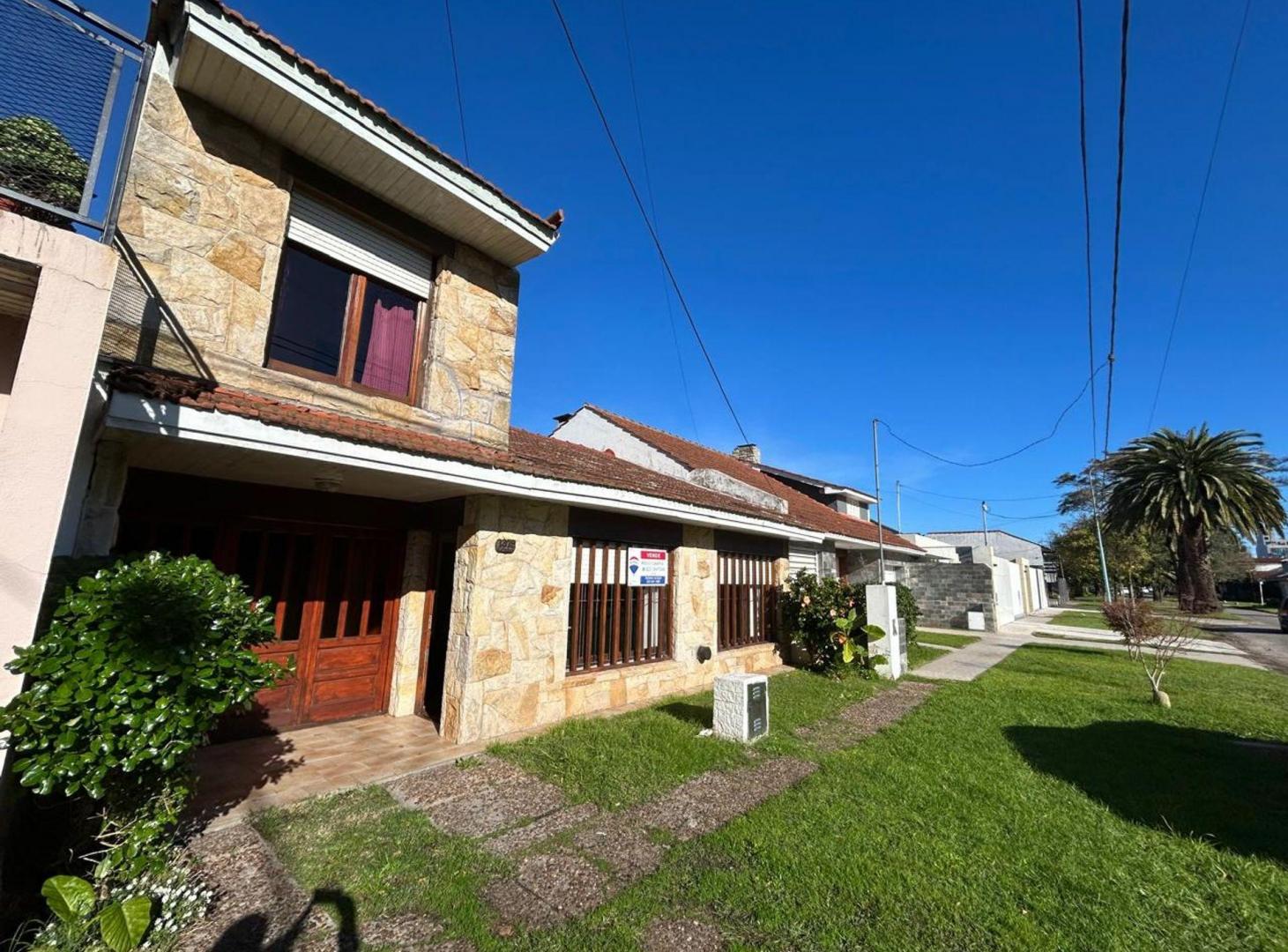 VENTA CASA 4 AMB CON COCHERA PARQUE