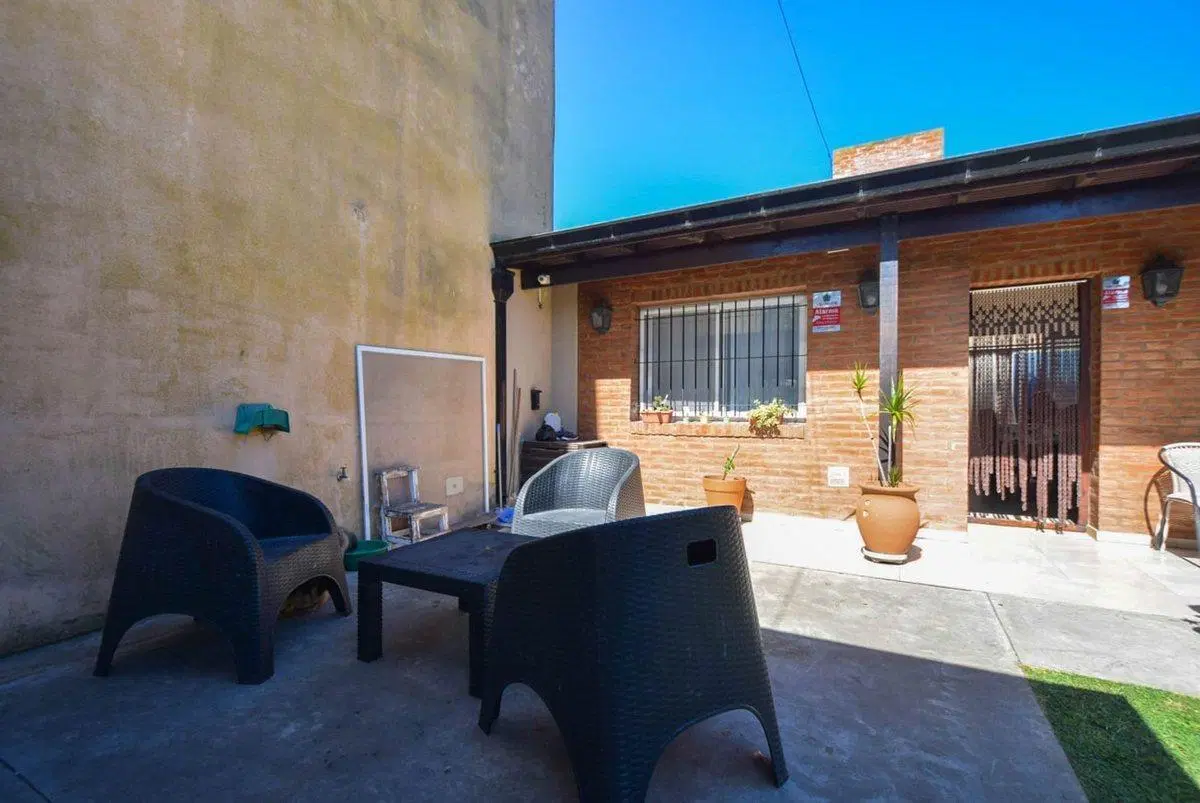 CASA 4 AMBIENTES CON GRAN PARQUE TOMA PERMUTA 5