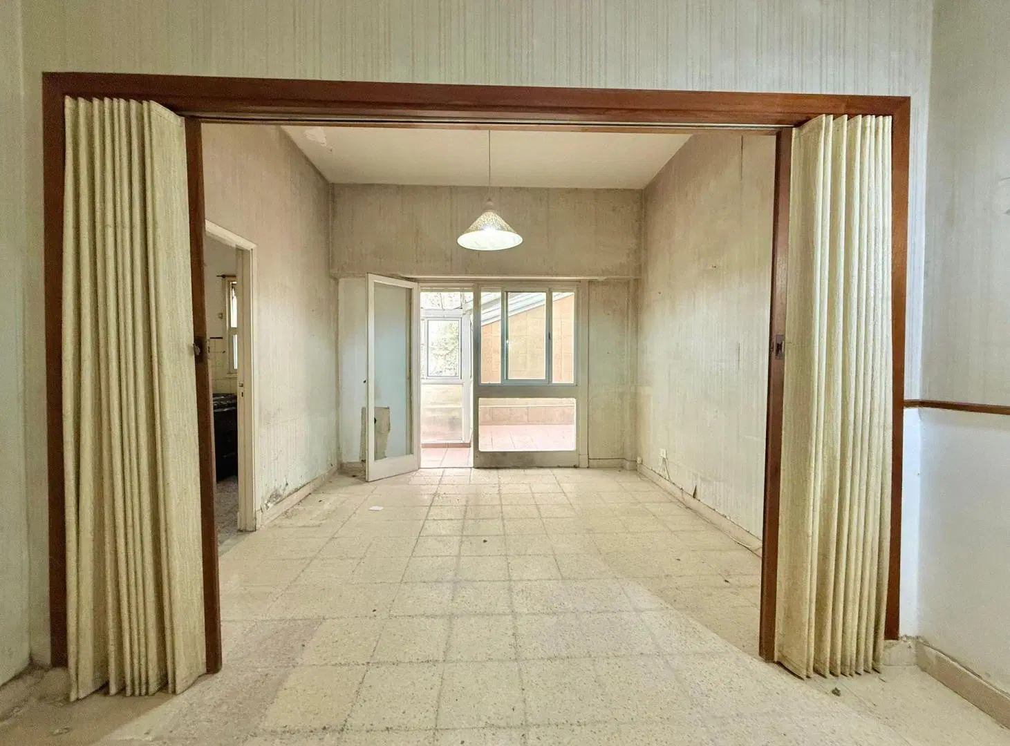 MONOAMBIENTE DE 47 M2 EN PB- GRAN PATIO- CENTR0 5