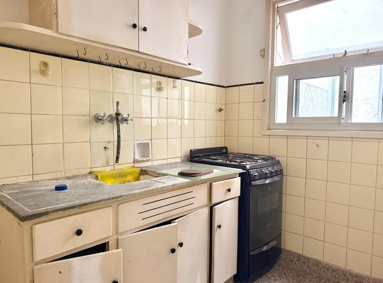 MONOAMBIENTE DE 47 M2 EN PB- GRAN PATIO- CENTR0 4