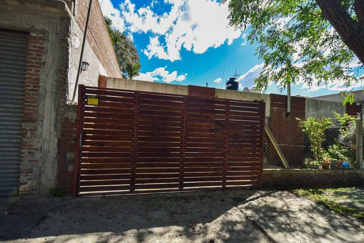 VENTA CASA 3 AMBIENTES GRAN PARQUE  Y GARAGE 3