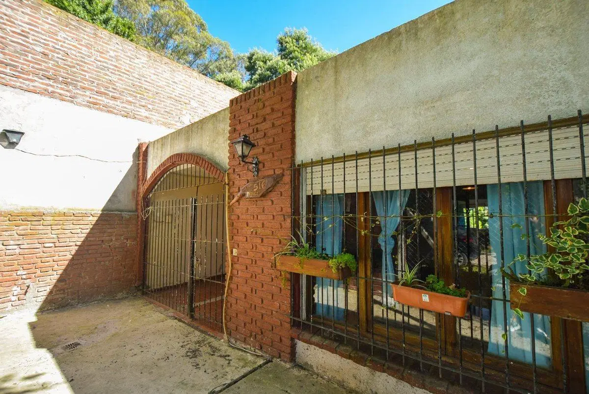 VENTA CASA 3 AMBIENTES GRAN PARQUE  Y GARAGE 5
