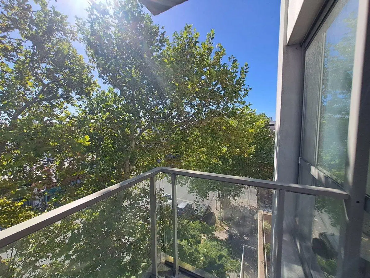 Vende moderno monoambiente frente balcon cochera 3