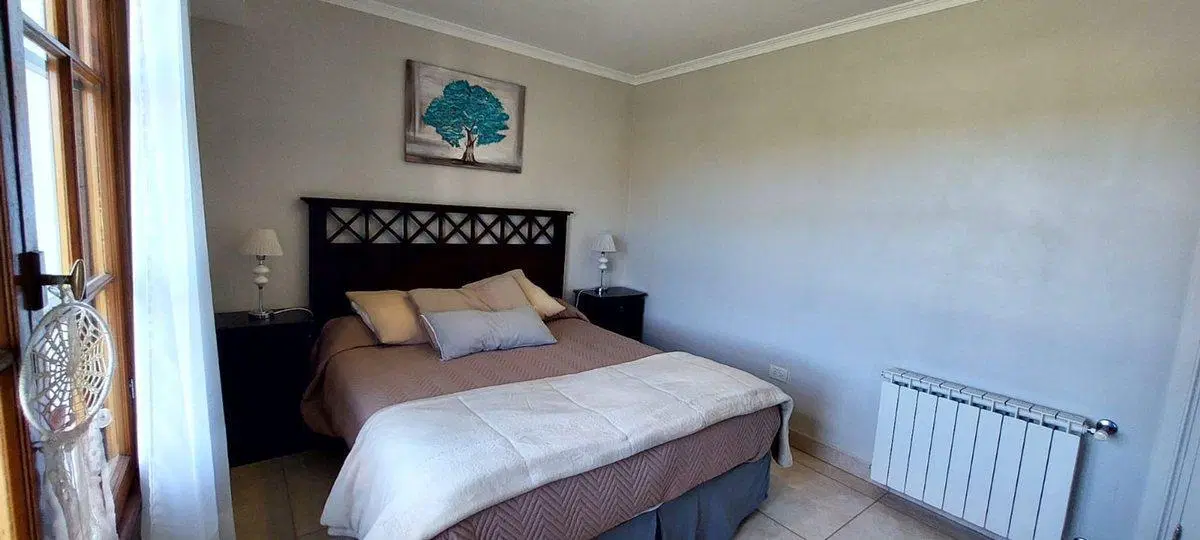VENTA EXCELENTE CASA 4 AMB, QUINCHO Y PARQUE,VIDAL 4