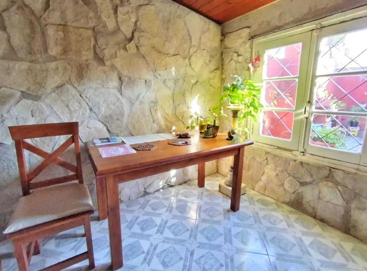 Venta casa 3 ambientes con patio y cochera Faro 4