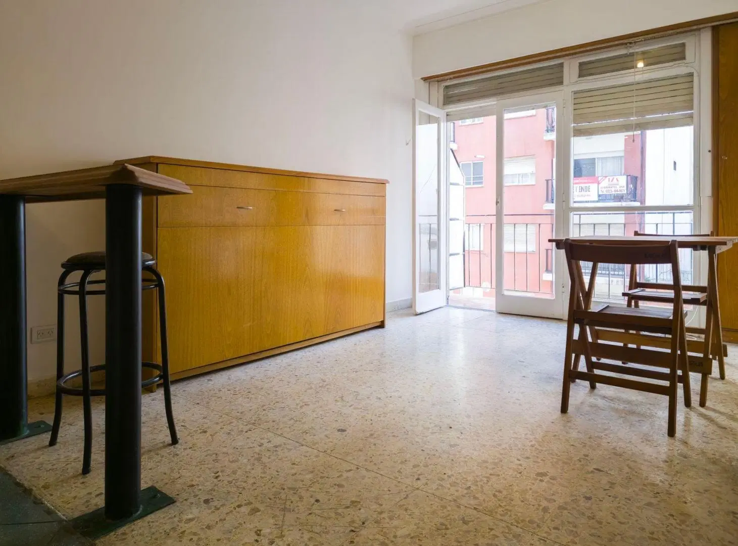 ALQUILER MONOAMBIENTE CON BALCÓN AL FRENTE CENTRO 3