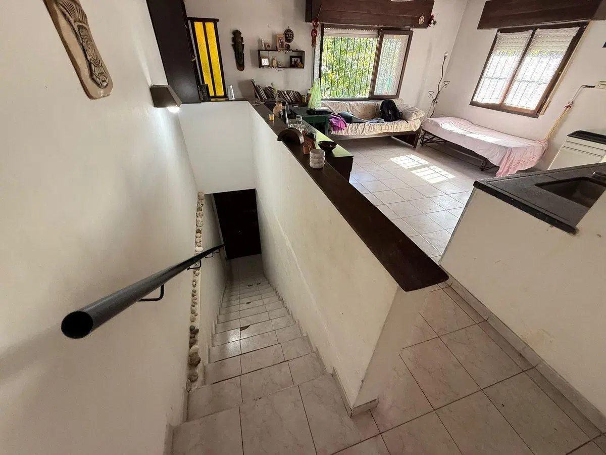CASA 4 AMB CON JARDIN Y DEPTO 2 AMB INDEPENDIENTE 4