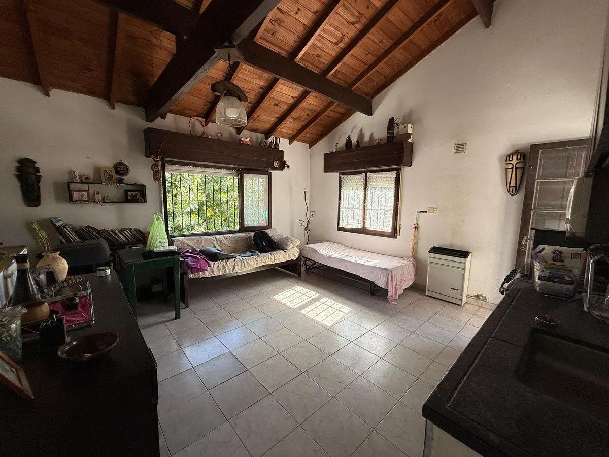 CASA 4 AMB CON JARDIN Y DEPTO 2 AMB INDEPENDIENTE 2