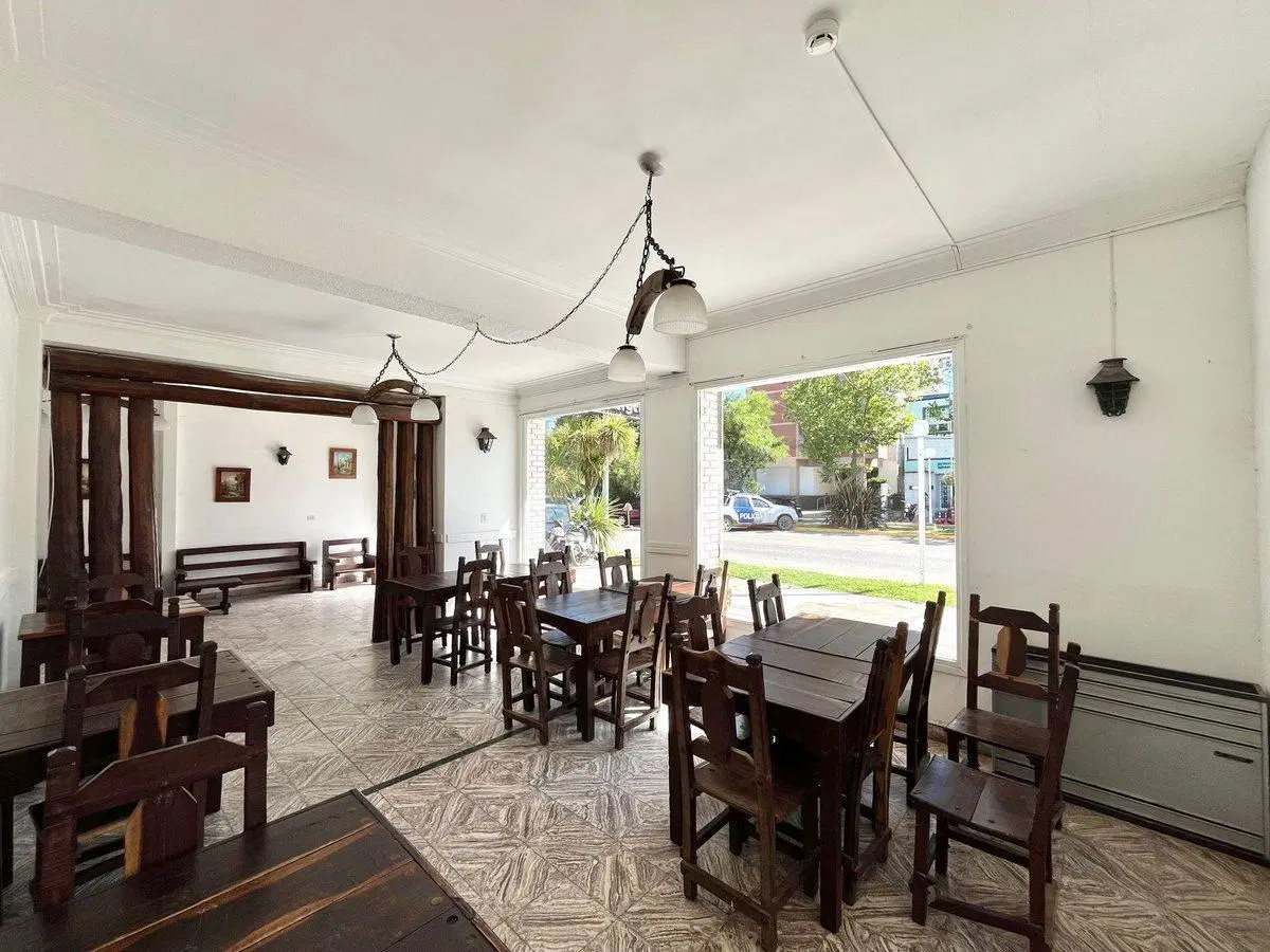 HOTEL EN MIRAMAR CON POTENCIAL COMERCIAL 8