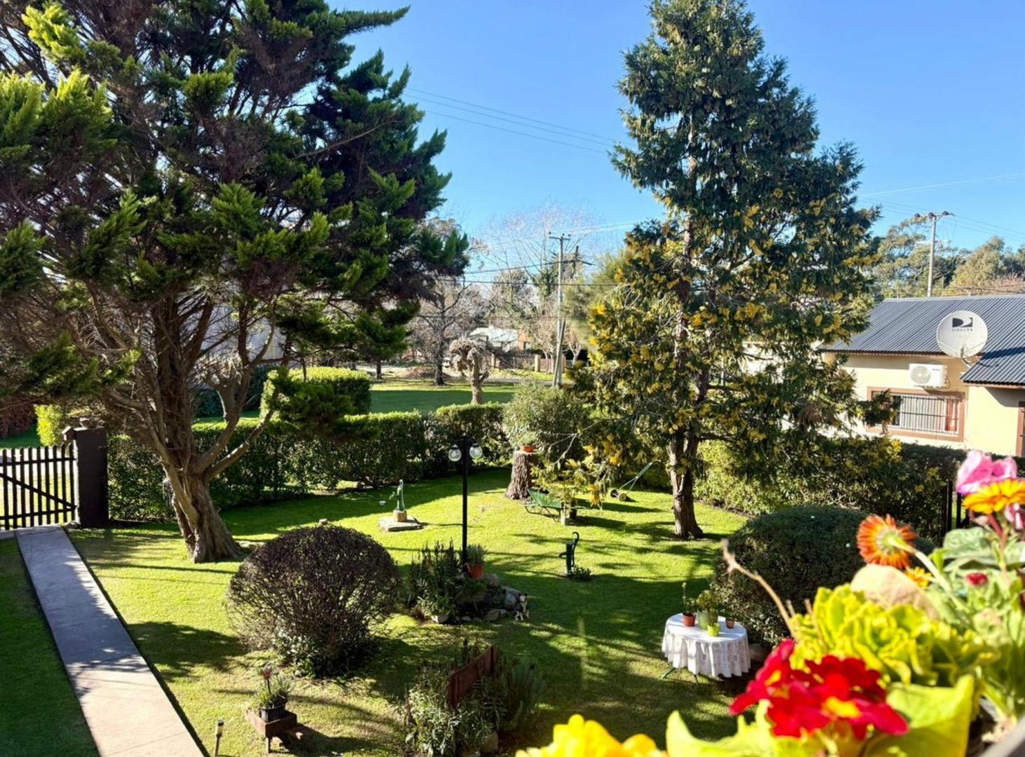 Foto de CASA 2 AMB+ ENTREPISO GRAN JARDIN BARRIO ATLANTIDA, imagen 4