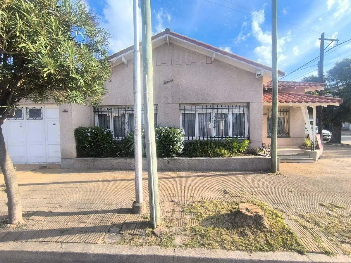 Casa en Venta 4 ambientes Quincho y Cochera 2