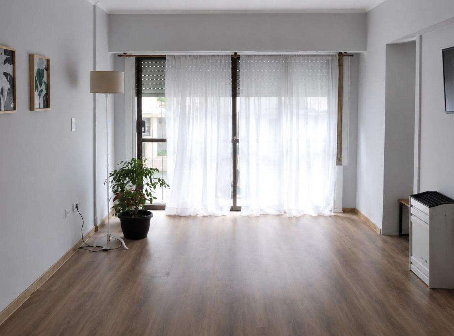 Foto de Venta Depto 2 Amb c/ patio zona San Juan, imagen 2