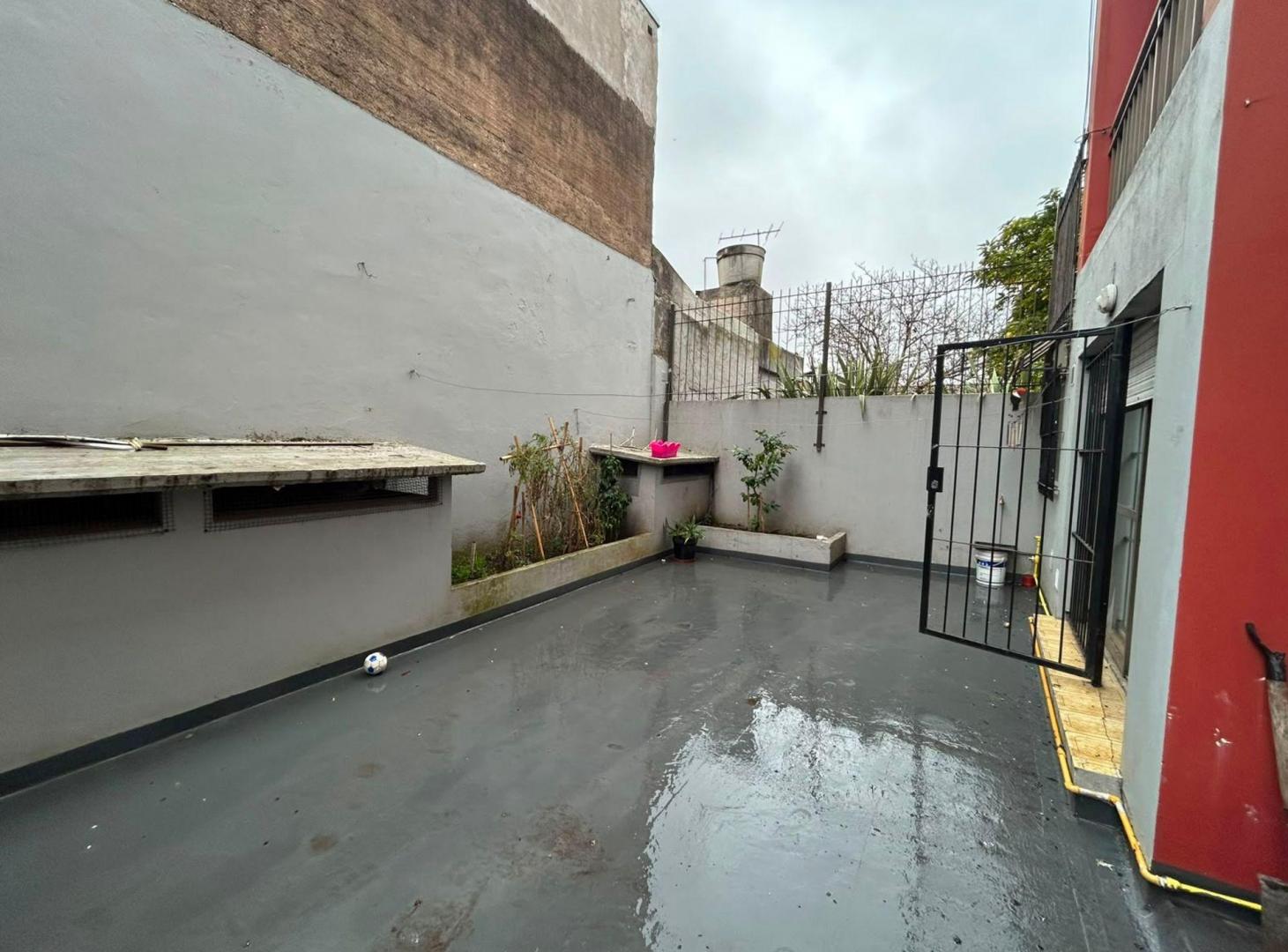 Foto de Venta Depto 2 Amb c/ patio zona San Juan, imagen 1