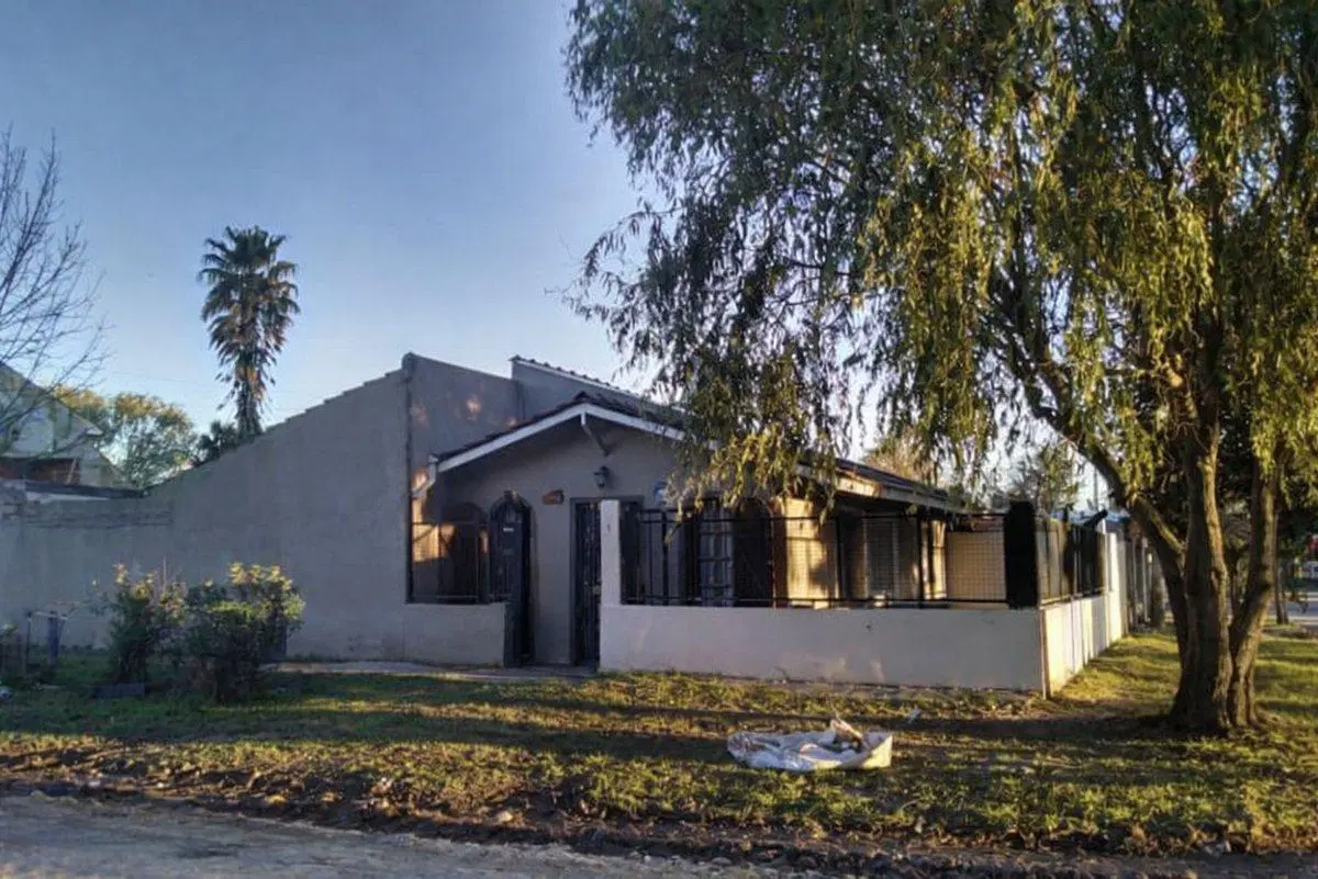 Oportunidad Casa 4 ambientes con garage y parque 8