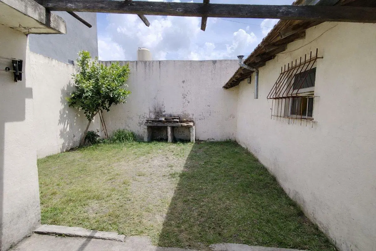 Oportunidad Casa 4 ambientes con garage y parque 4