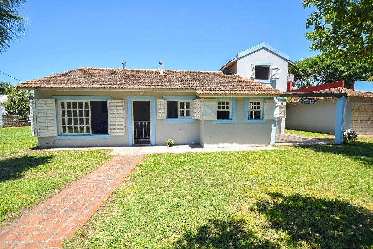 CASA 4 AMBIENTES CON PARQUE GARAGE SANTA CLARA 3
