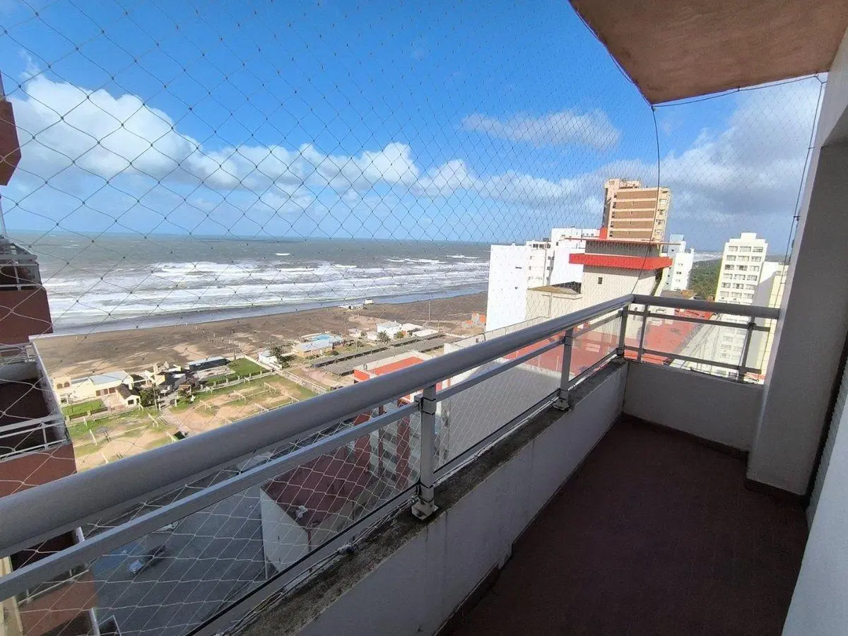 Venta Departamento 2 ambientes c/balcón zona playa 3