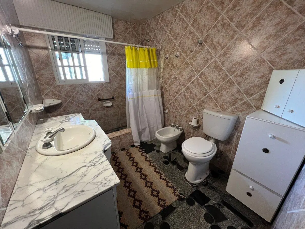 VENTA 2 CASAS EN BLOCK 2 CUADRAS D/ MAR SANTACLARA 8