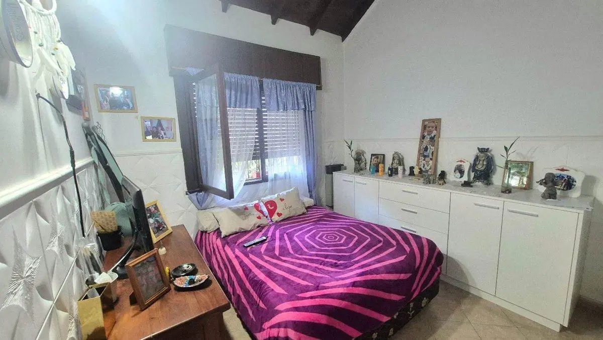 Chalet Tradicional con Quincho sobre Amplio Lote 4