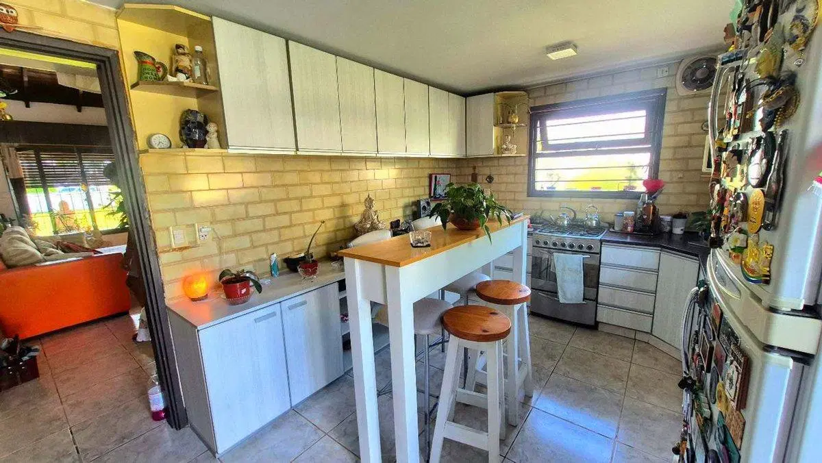 Chalet Tradicional con Quincho sobre Amplio Lote 2