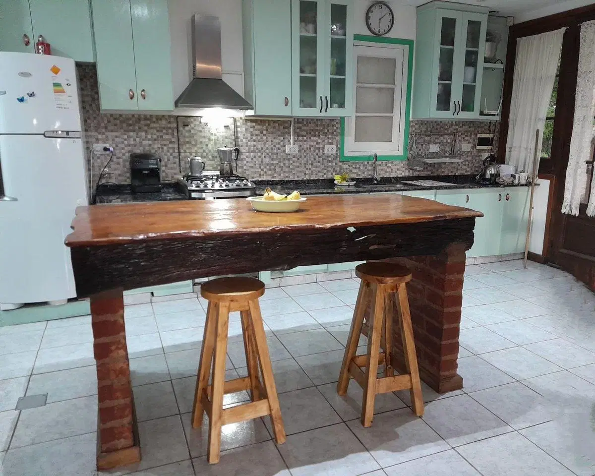 Casa en venta con depto y pileta, apto crédito. 8