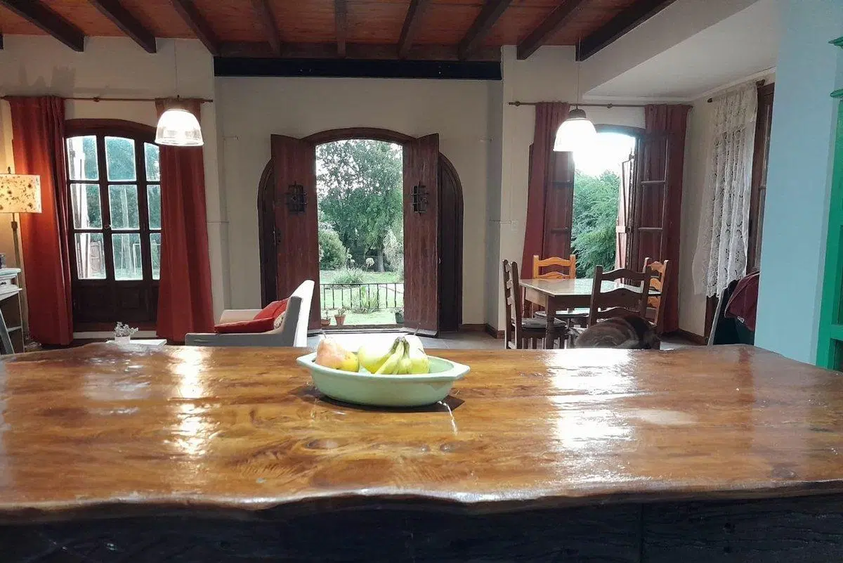 Casa en venta con depto y pileta, apto crédito. 2