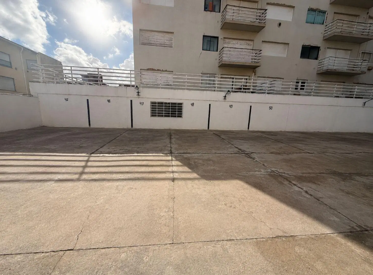 Cochera externa para vehiculo mayor 2