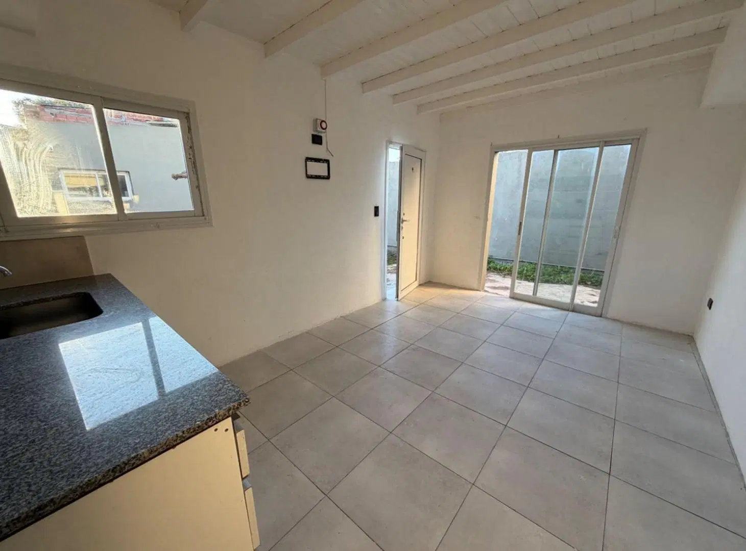 VENTA COMPLEJO DE DEPTOS CON PILETA  B SAN CARLOS 2