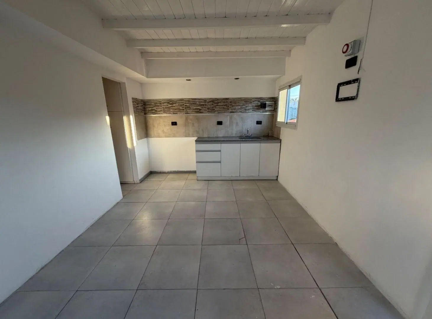 VENTA COMPLEJO DE DEPTOS CON PILETA  B SAN CARLOS 5