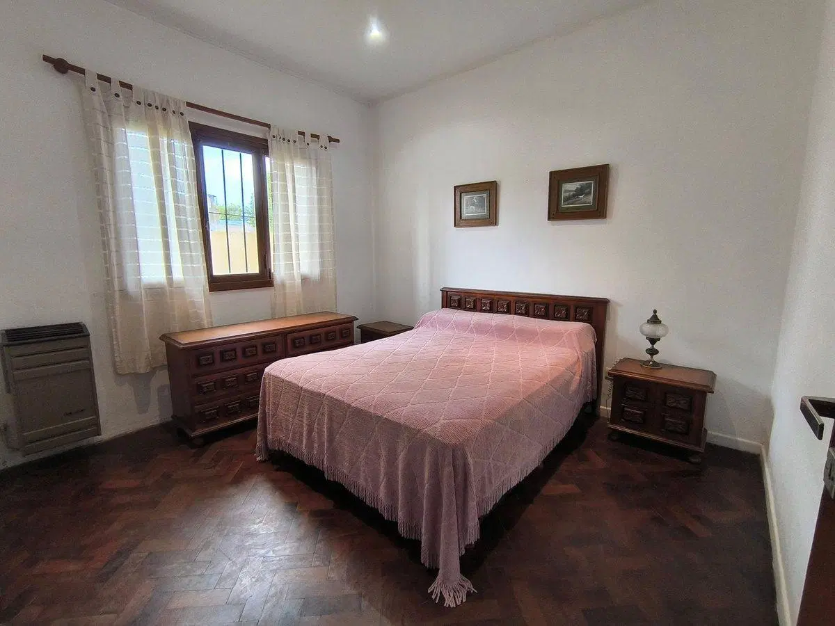 Venta Casa 3 ambientes c/pileta barrio Parque 2