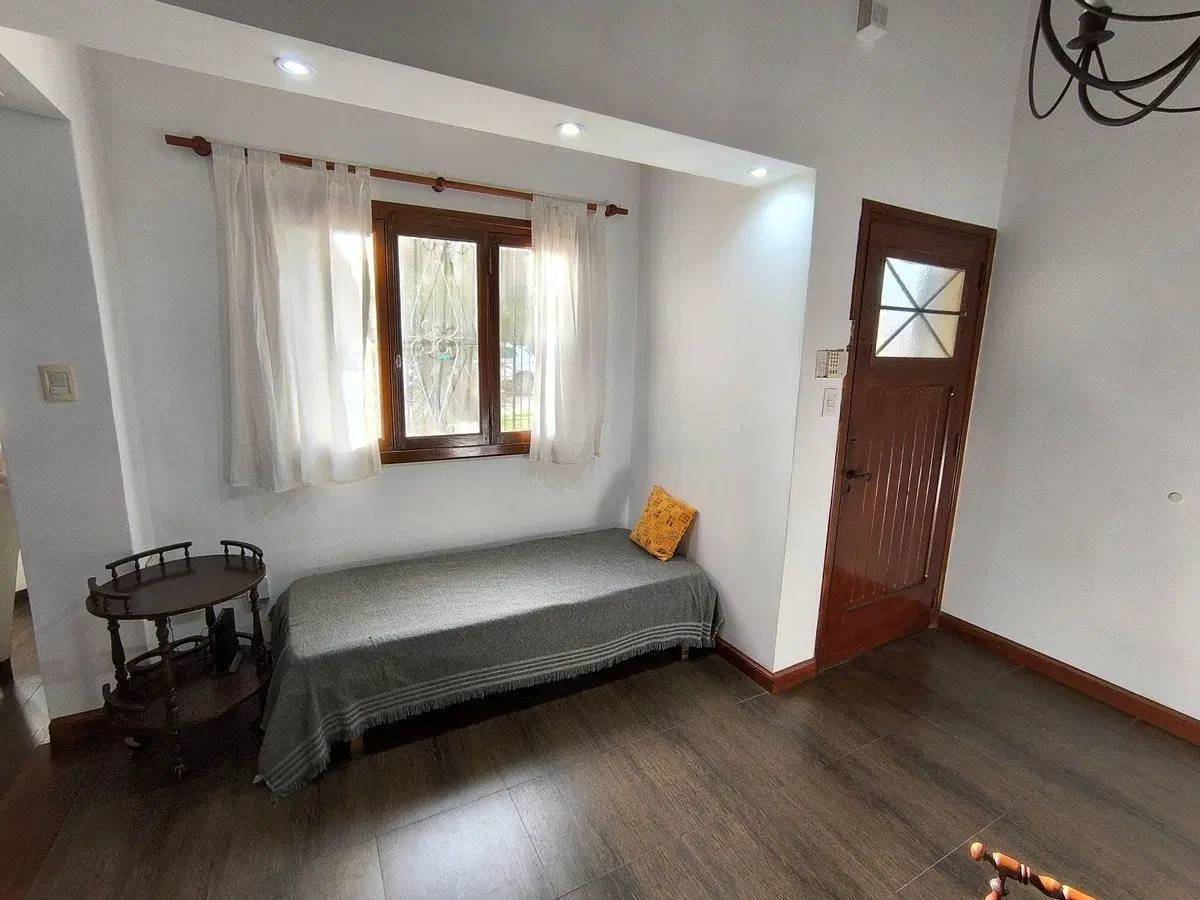 Venta Casa 3 ambientes c/pileta barrio Parque 3