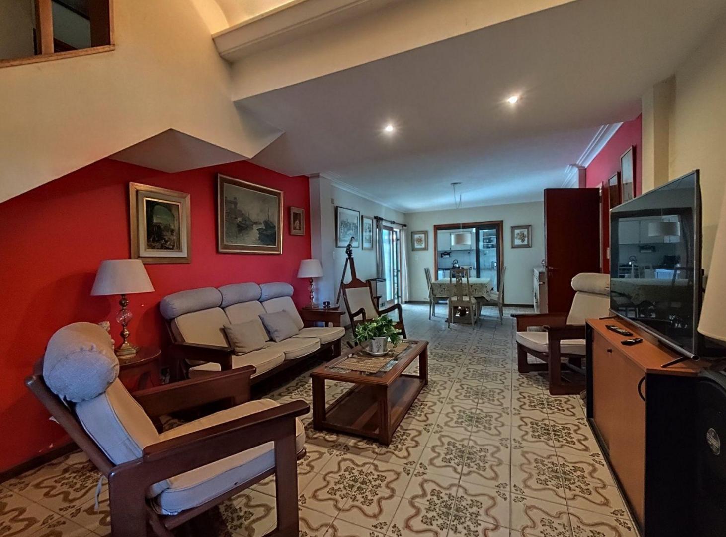 VENTA CHALET 5 AMBIENTES + DEPTO 2 AMB PARQUE LURO