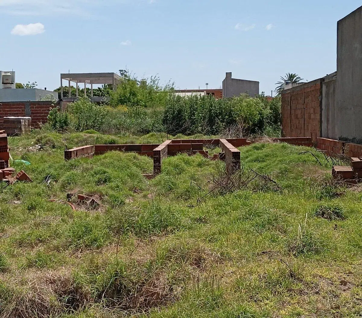 LOTE EN VENTA CON CONSTRUCCION EN BALCARCE 4