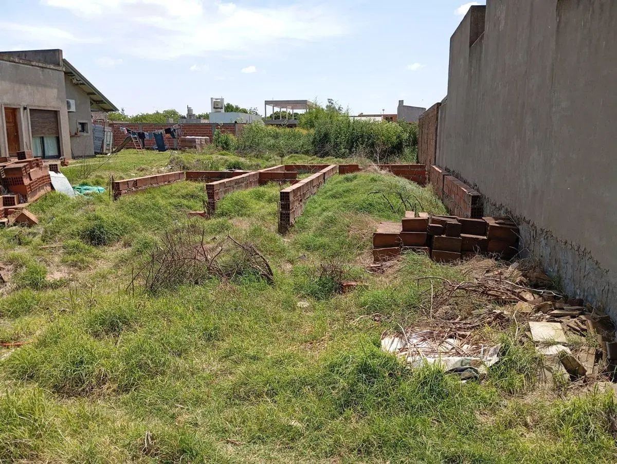LOTE EN VENTA CON CONSTRUCCION EN BALCARCE 2