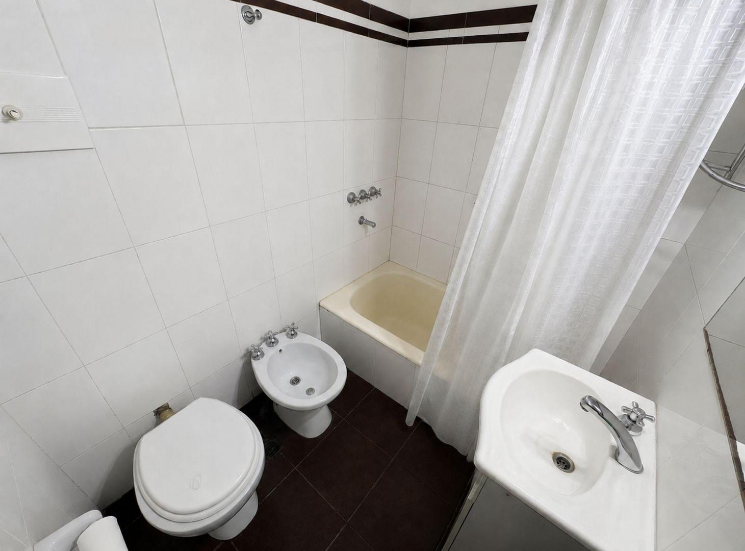 Foto de VENTA 2 AMBIENTES CON DEPENDENCIA BALCON AL FRENTE, imagen 4