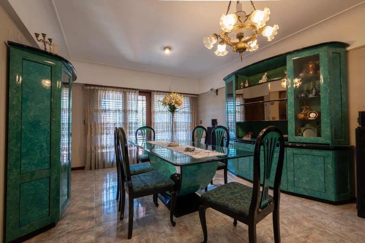 Casa 5 ambientes con patio y quincho Parque Luro 3